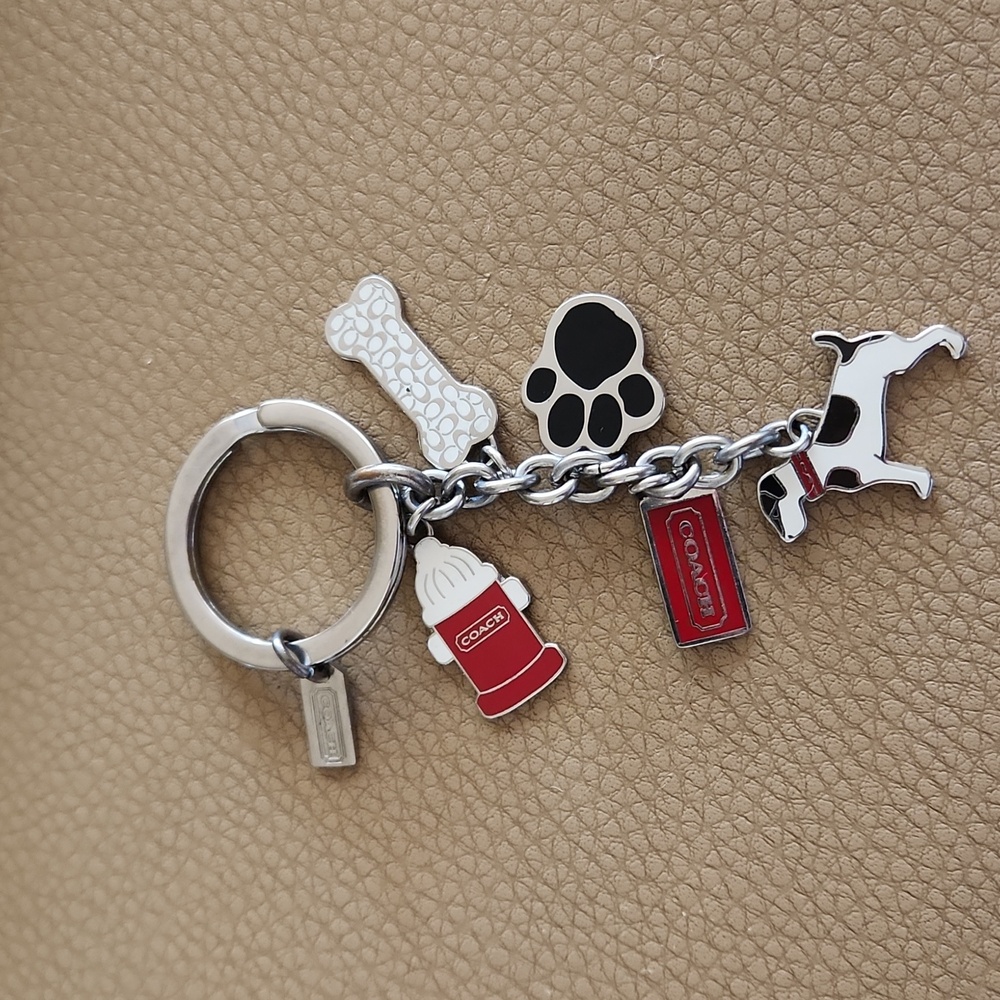 Adorable NWOT Dog Motif Key Ring or Bag Charm 🐾❤️🐕 🖤